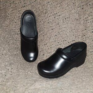 DANSKO-Black Cabrio Leather-Professional Stapled Clog Work Shoes-SZ 39-Near Mint